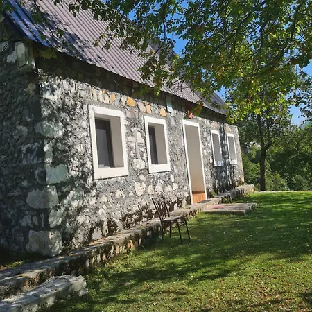 Emanueli Hébergement de vacances Tropoje