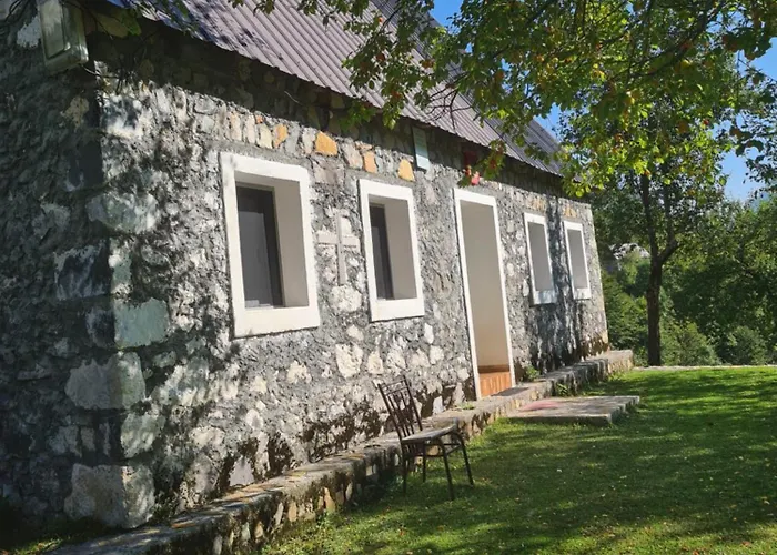 Emanueli 度假居 Tropoje